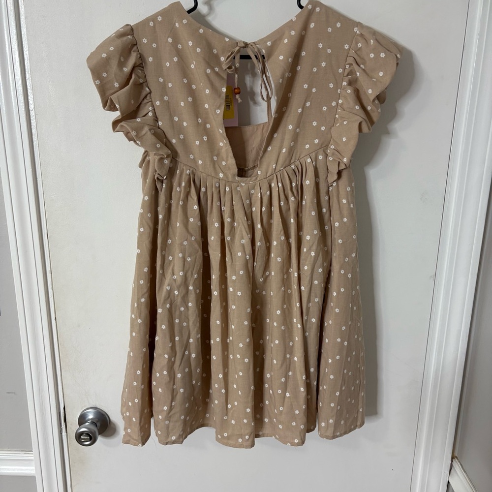 NWT- Daisy print - Loose fit trapeze Romper (Small) - Picture 4 of 6
